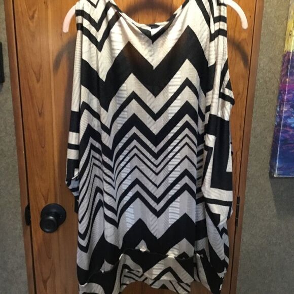 NWOT. Lane Bryant Women’s Size 18/20 Cold Shoulder Blouse - Picture 5 of 11